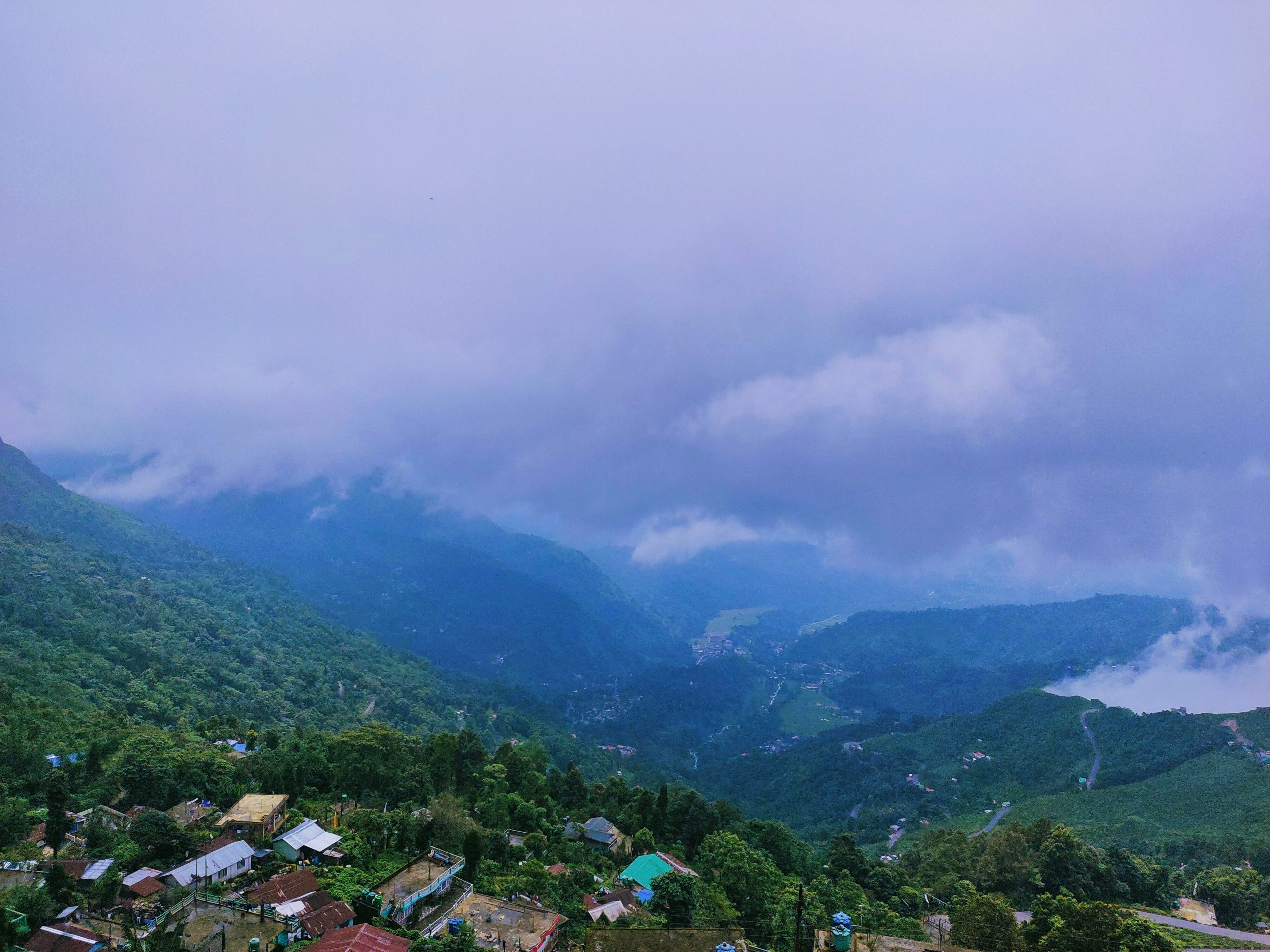 কার্শিয়াং, এক মায়ানগরী।