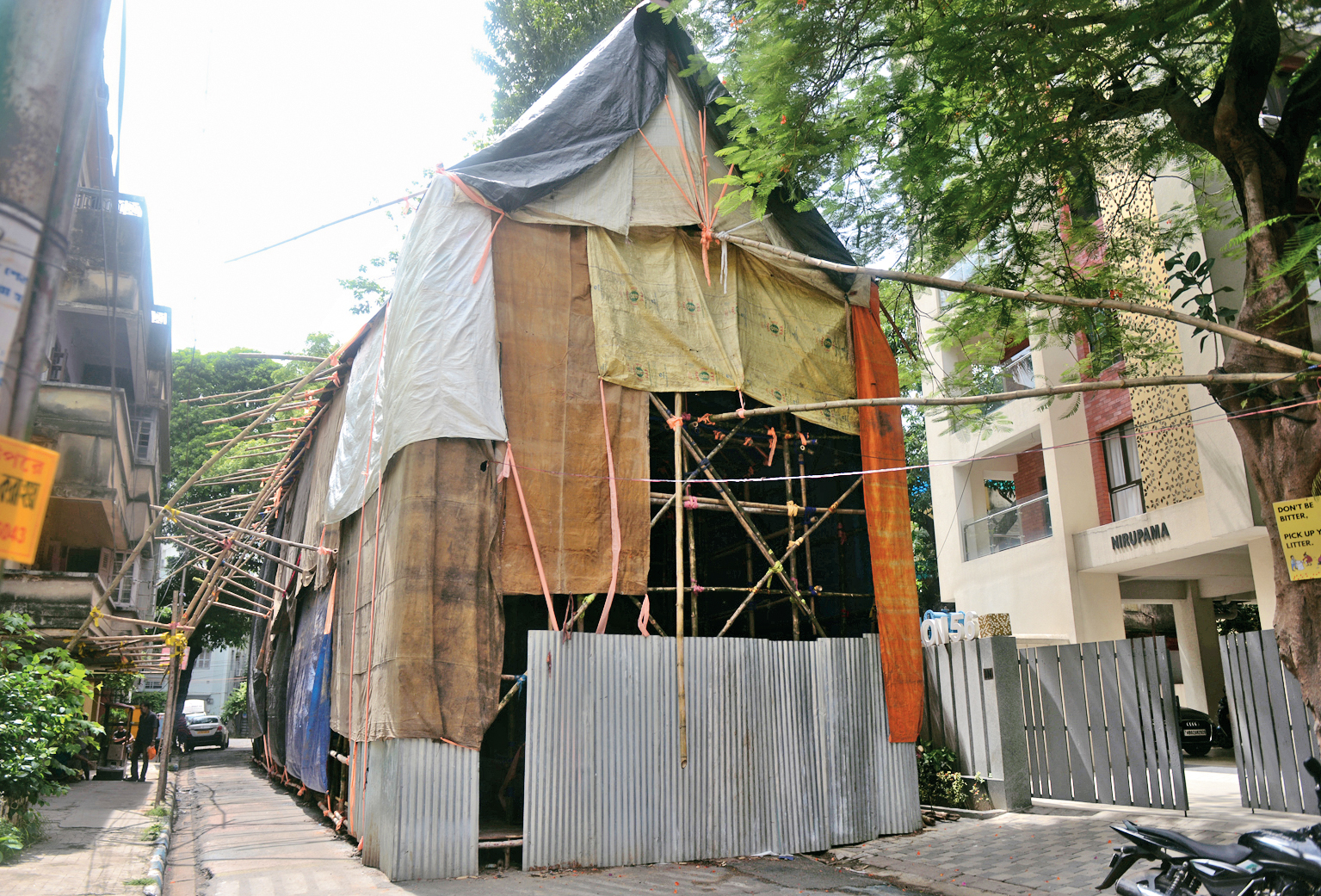 যেখানে উৎসবের জৌলুস নেই