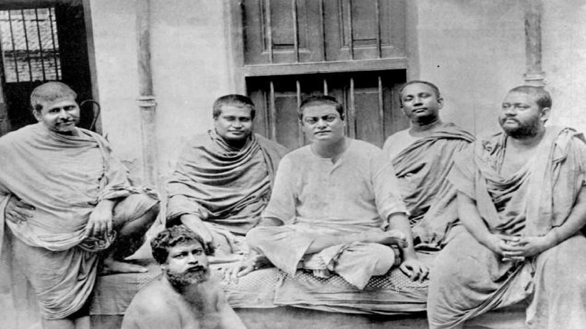 'কায়স্থ,আমিষাশী'— স্বামীজিকে অপমান করতে কখনও পিছপা হয়নি বাঙালি