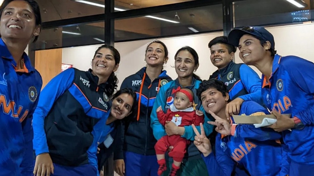 মায়ের জাত থেকে মাদারজাত! মাতৃত্ব দিয়ে মেয়েদের আসলে ঘুষই দেওয়া হয়