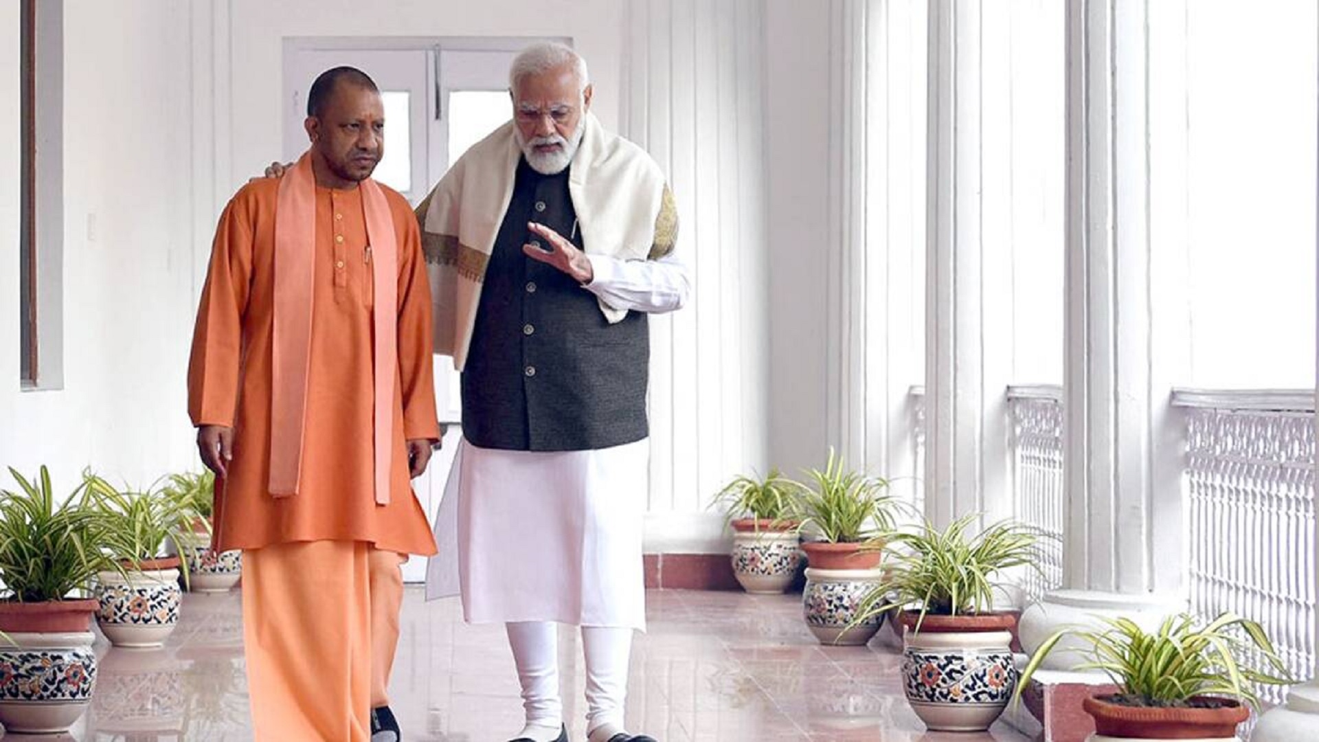উত্তরপ্রদেশ জয়ী যোগীকে এবার মোদীর বিকল্প হিসেবে তুলে ধরবে সঙ্ঘ?