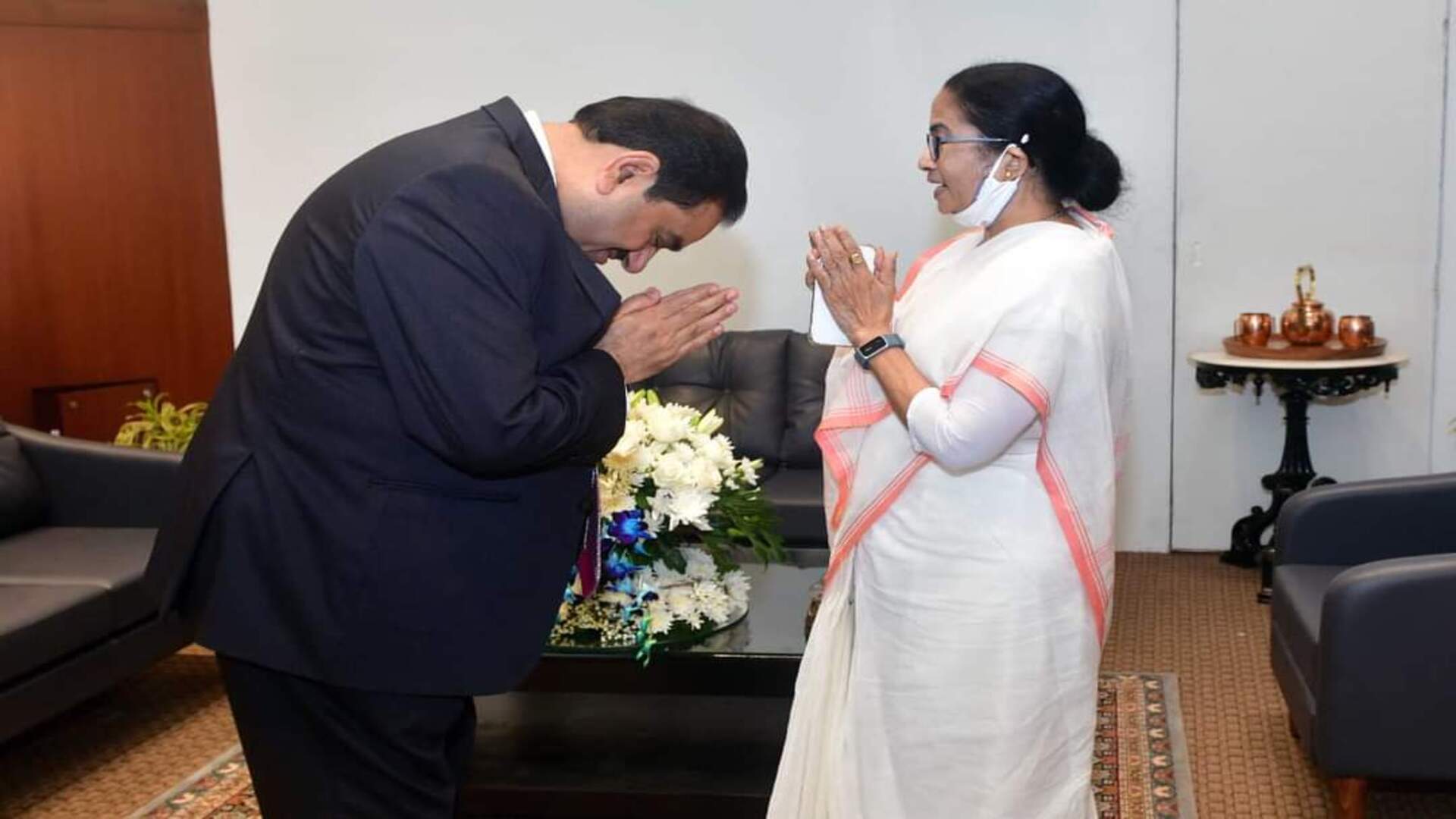 আশ্বাসে কল্পতরু আদানি, বঙ্গ বিজেপির নৌকা টলোমলো?