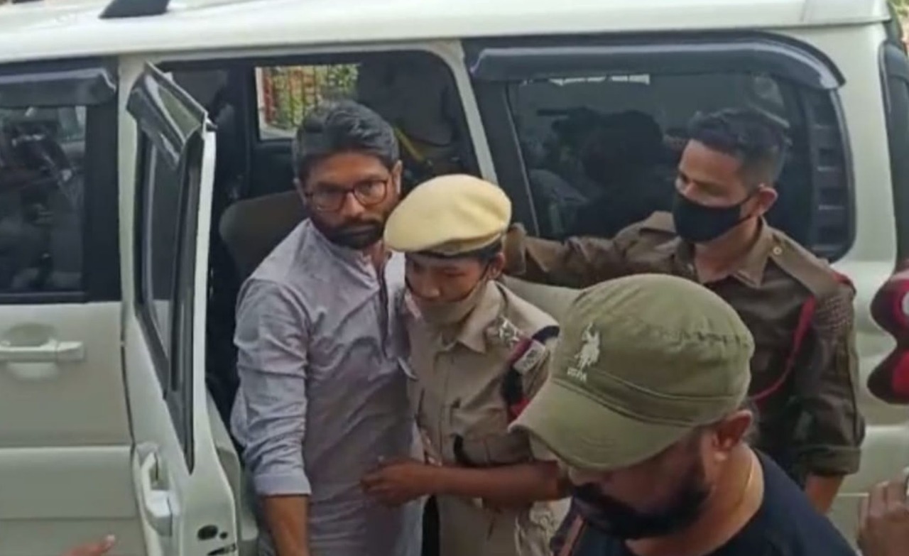 স্বাধ্বী প্রজ্ঞা বললে সাত খুন মাফ, বাক-স্বাধীনতা নেই জিগনেশের? কেন গ্রেফতার!