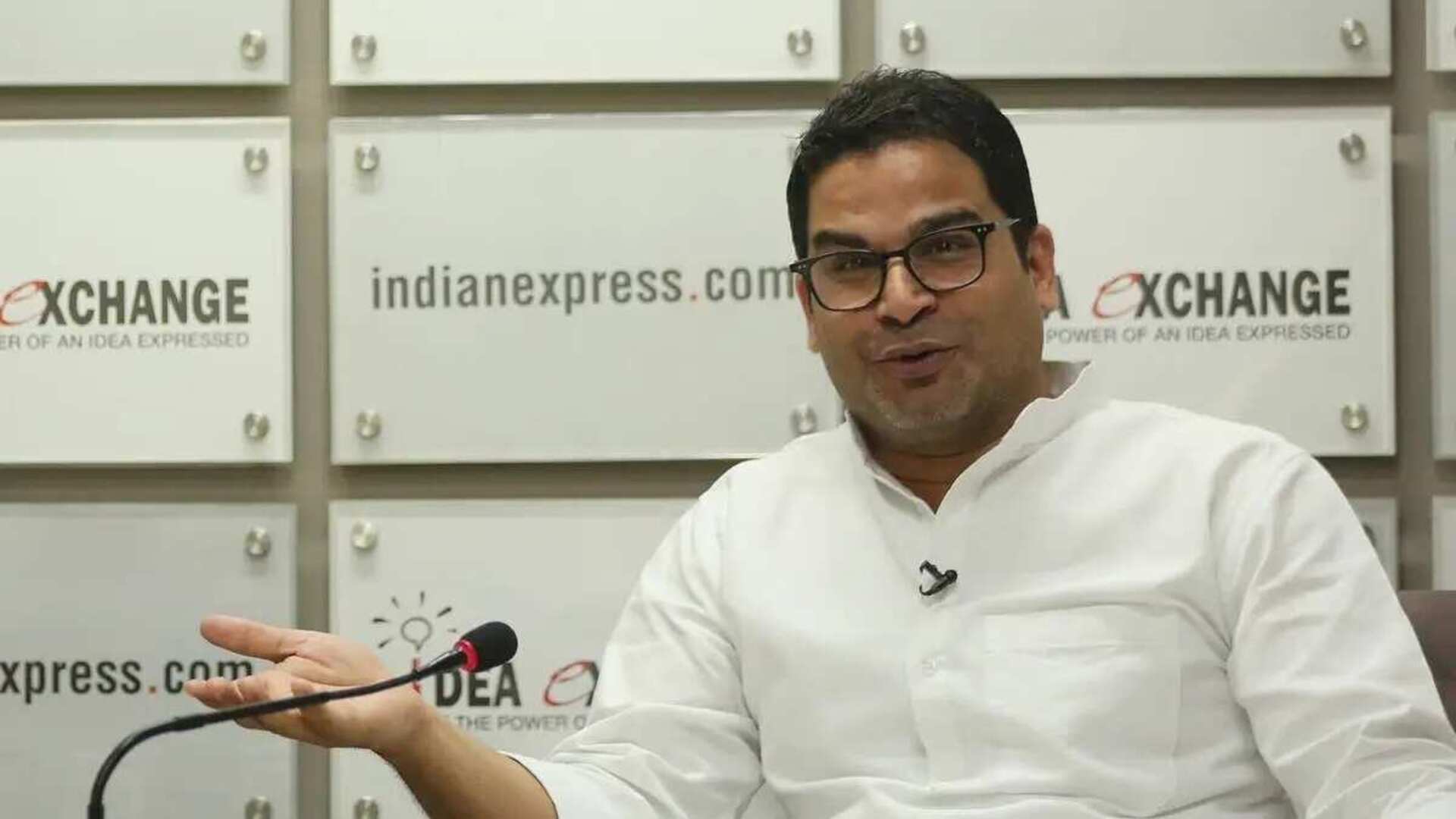 প্রশান্ত কিশোর: 'ছেড়ে রেখেই ধরে রাখা'-র সিদ্ধান্ত তৃণমূলের?