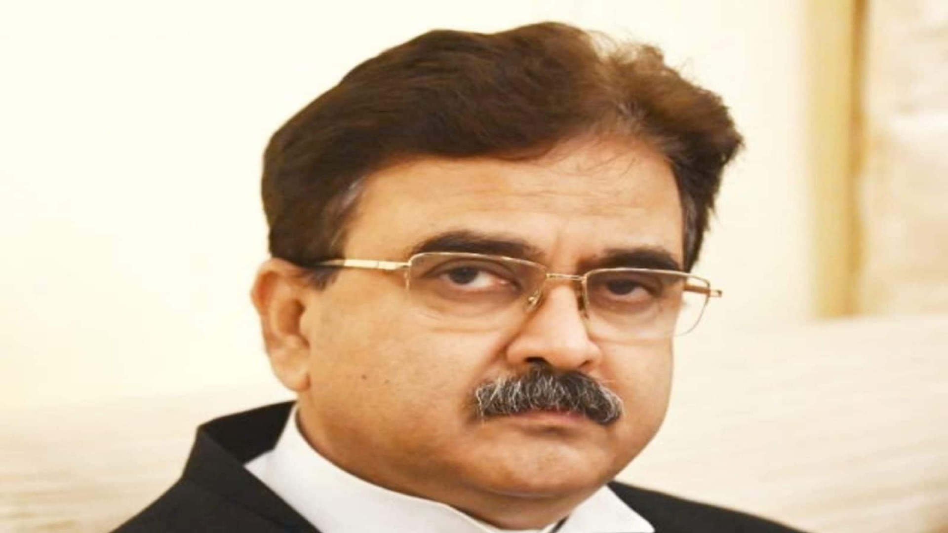 দাপটে অস্থির মন্ত্রী-আমলা, একাই একশো বিচারপতি অভিজিৎ গঙ্গোপাধ্যায়