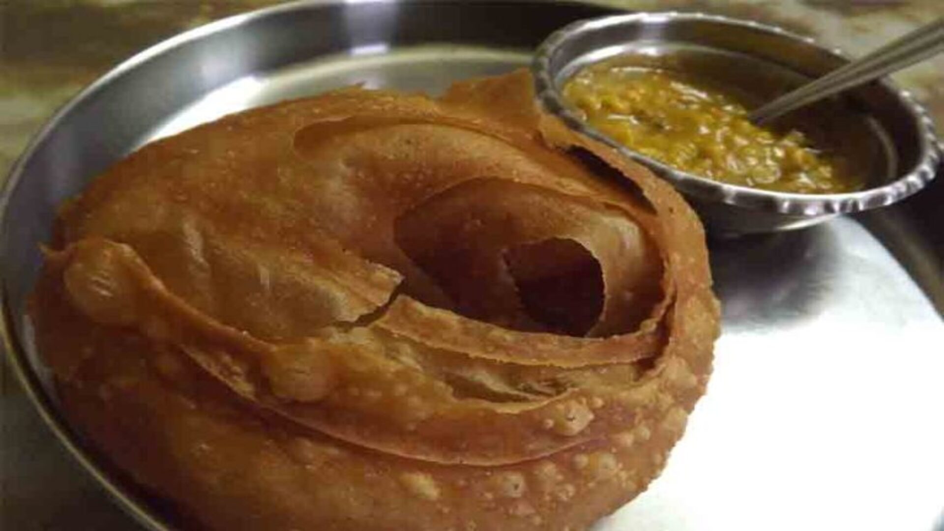বাঙালি ভুলেছে ঢাকাই পরোটার স্বাদ, রইল তার সেরা ঠিকানাগুলো