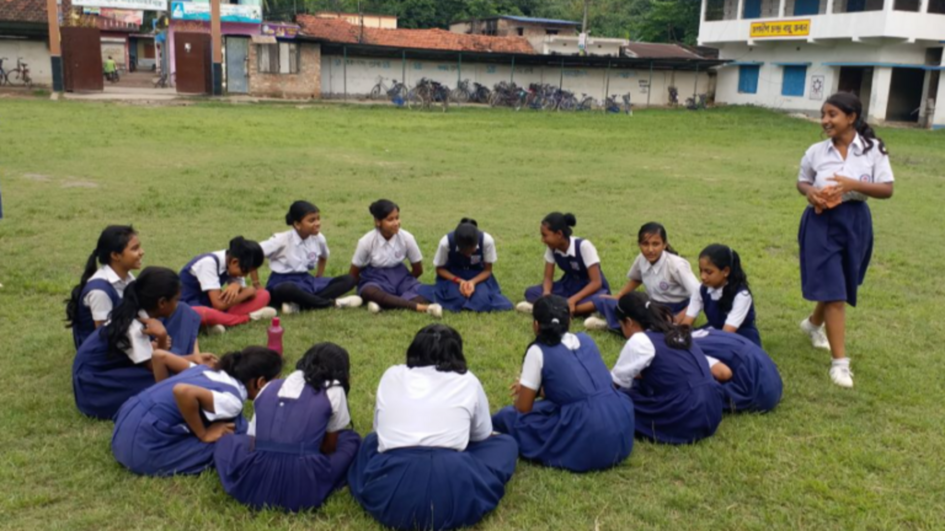 বারবার তালা স্কুলের গেটে, গরমের ছুটি বাড়ার নেপথ্যে আসলে কোন কারণ?