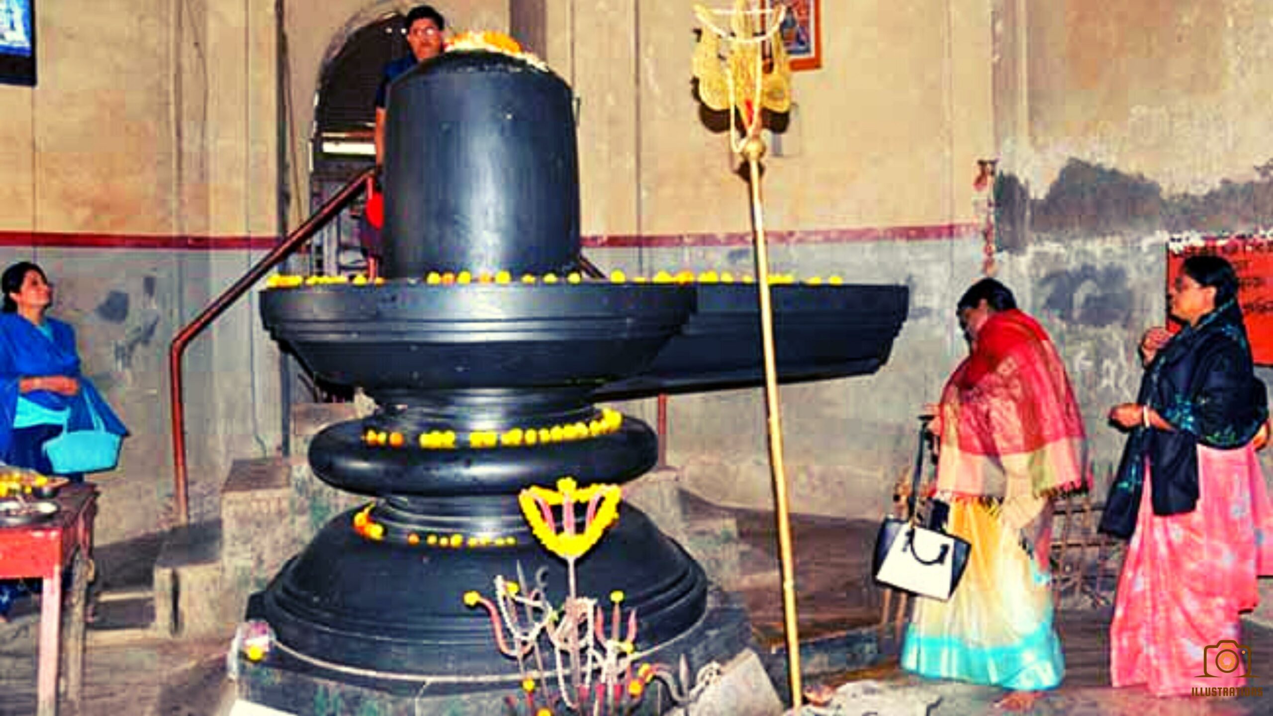 এশিয়ার দ্বিতীয় বৃহত্তম শিবলিঙ্গ রয়েছে এই বাংলাতেই