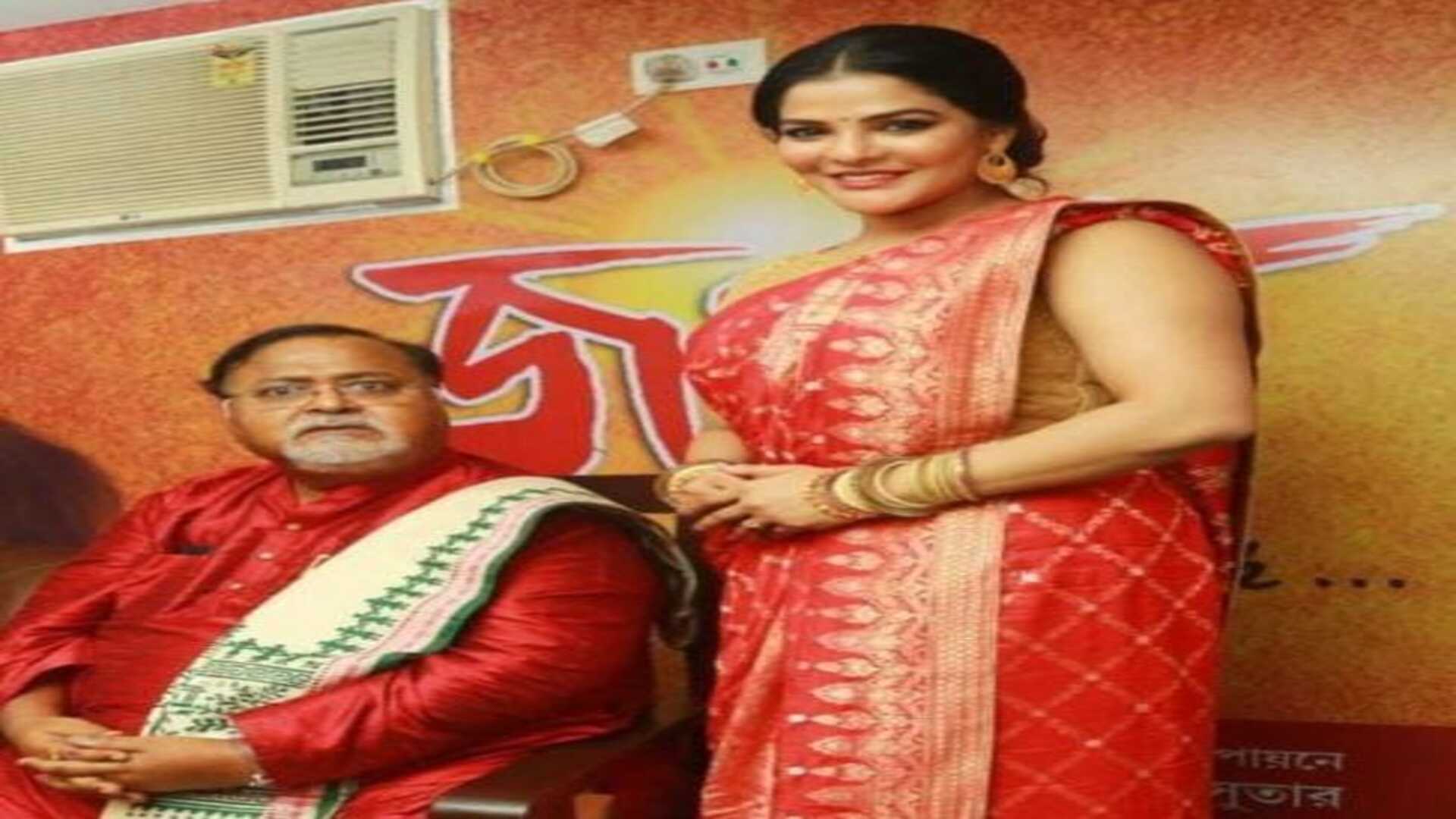 সরকারি চাকরি ছেড়ে মডেলিং, কেমন ছিল অর্পিতা মুখোপাধ্যায়ের জীবন?