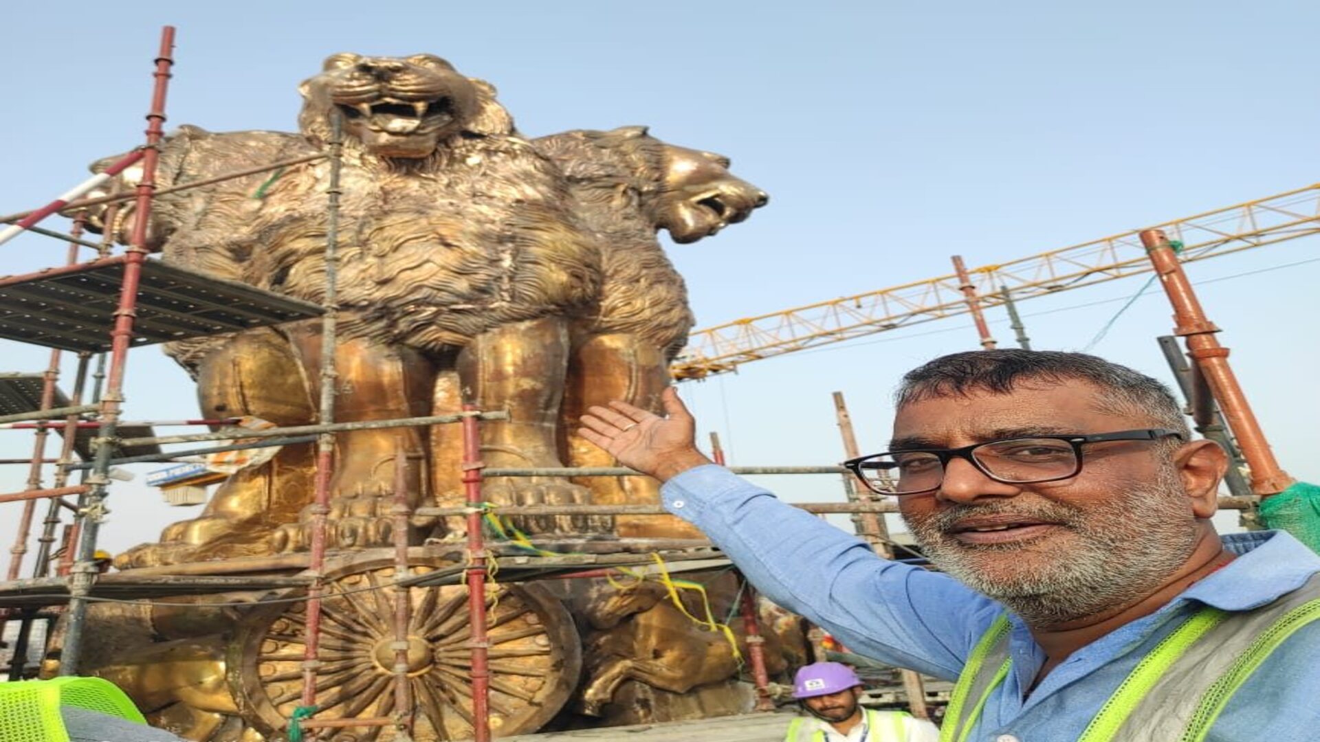 নতুন অশোক স্তম্ভ ঘিরে দেশজুড়ে বিতর্ক, যে শিল্পী বানালেন এই মূর্তি