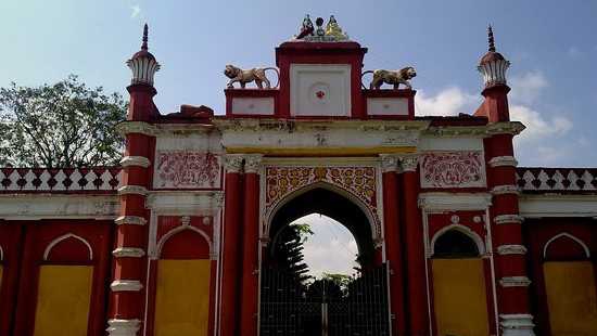 জেলা ভাঙার যুক্তির আড়ালে লুকিয়ে আছে কান্নাচাপা আবেগ