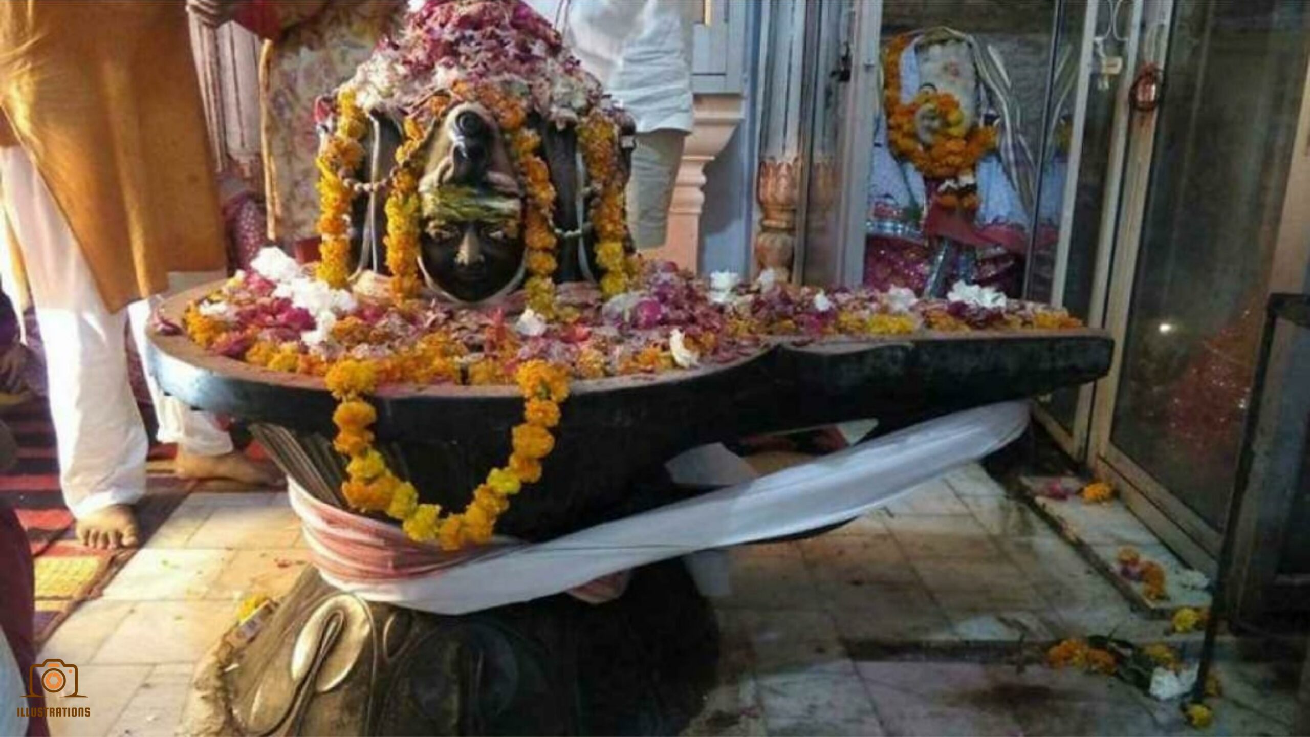 পাশের জেলাতেই রয়েছে 'বাংলার বেনারস', এই প্রাচীন শিবমন্দির আজও টানে ভক্তদের