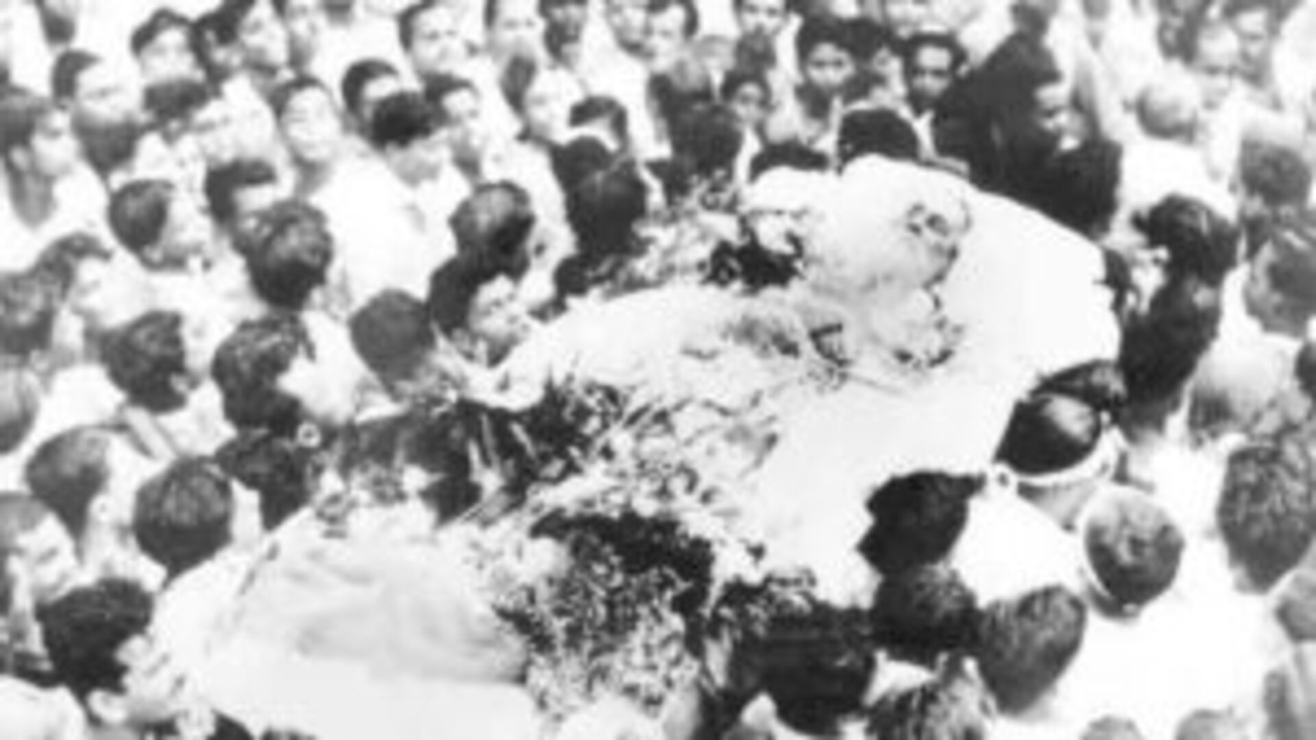 পায়ের নখ উপড়ে, চুল-দাড়ি ছিঁড়ে রবীন্দ্রনাথকে 'শ্রদ্ধা' জানিয়েছিল বাঙালি— লজ্জার বাইশে শ্রাবণ