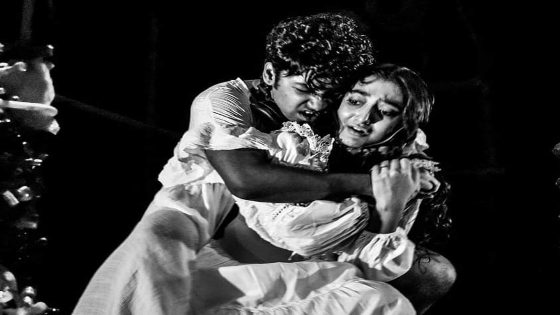 অতিমারীর পরেও প্রেক্ষাগৃহ পূর্ণ! বাংলা থিয়েটারে 'স্টার' নয়, 'কনটেন্ট'-ই আসল রাজা