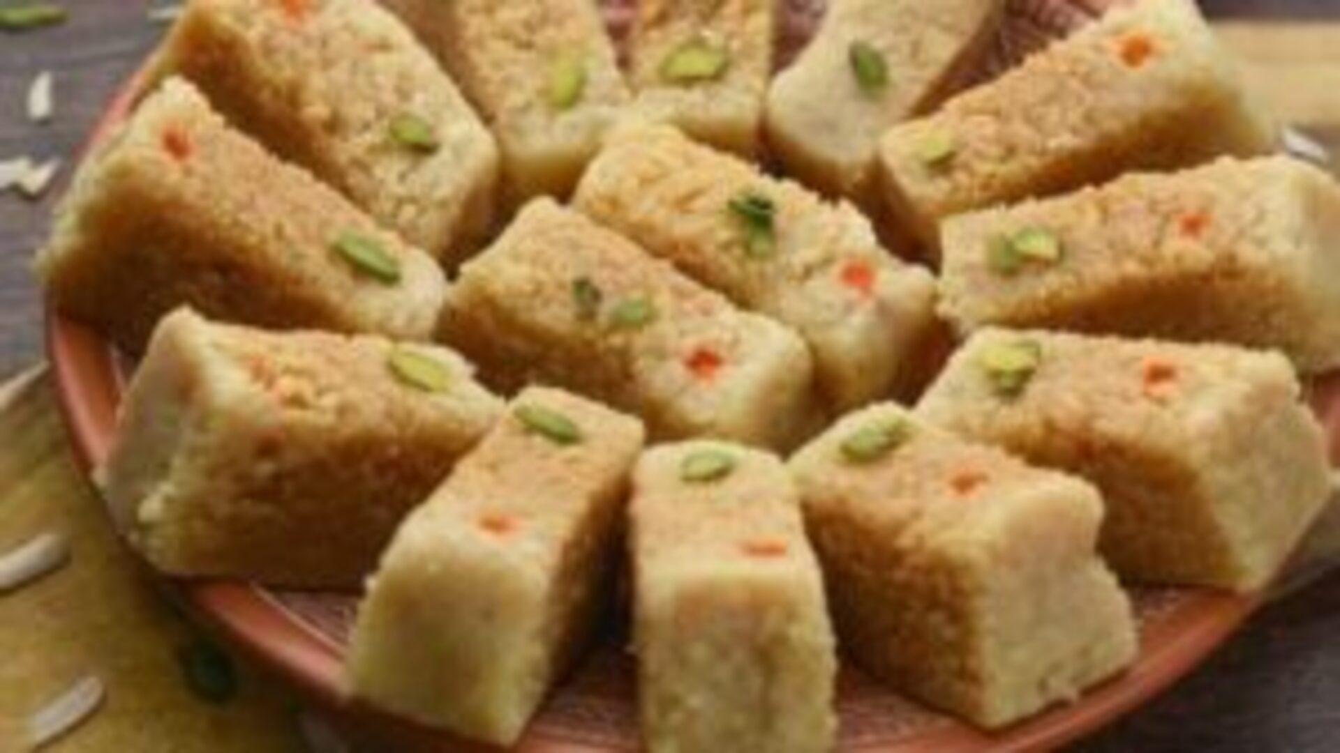 বাসি দুধেই মিষ্টিমুখ! এবার পুজোয় বাড়িতেই সহজে বানিয়ে ফেলুন এই পদগুলি