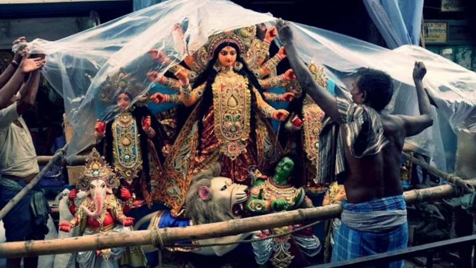 নিম্নচাপে ভাসবে শহর, এমন বৃষ্টি কি চলবে পুজো অবধি?