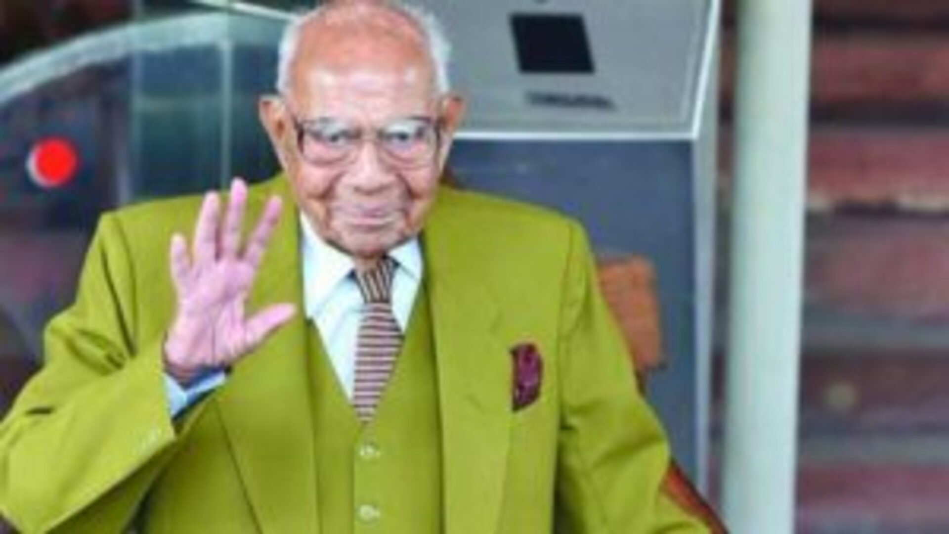 Ram Jethmalani: রাজীব গান্ধীকে সপাট উত্তর থেকে ধর্মেন্দ্র-কে চুম্বন! বিতর্ক কখনও তাঁর পিছু ছাড়েনি