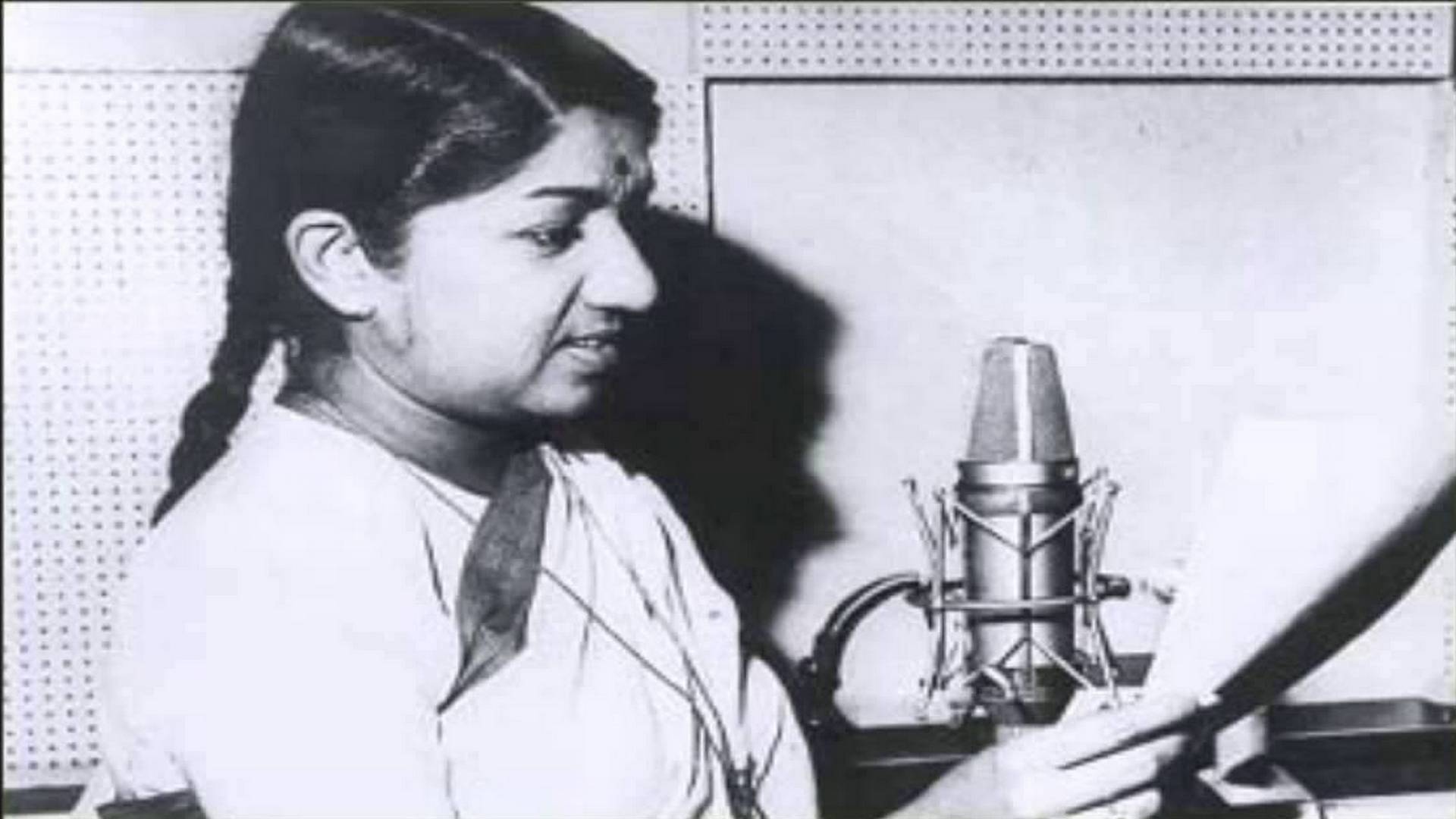 রেস্তোরাঁর বিলে জন্ম নিল লতার প্রথম পুজোর গান! আশ্চর্য সেই ইতিহাস