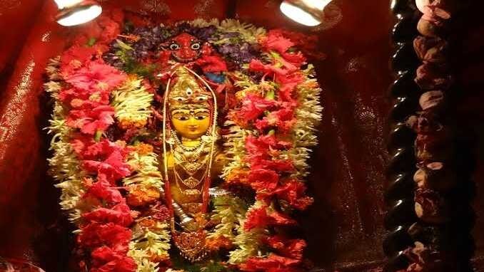 মাটিতে পোঁতা ছিল তিন ফুটের দুর্গা! বাগবাজারের হালদার বাড়ির যে ইতিহাস আজও অবাক করে