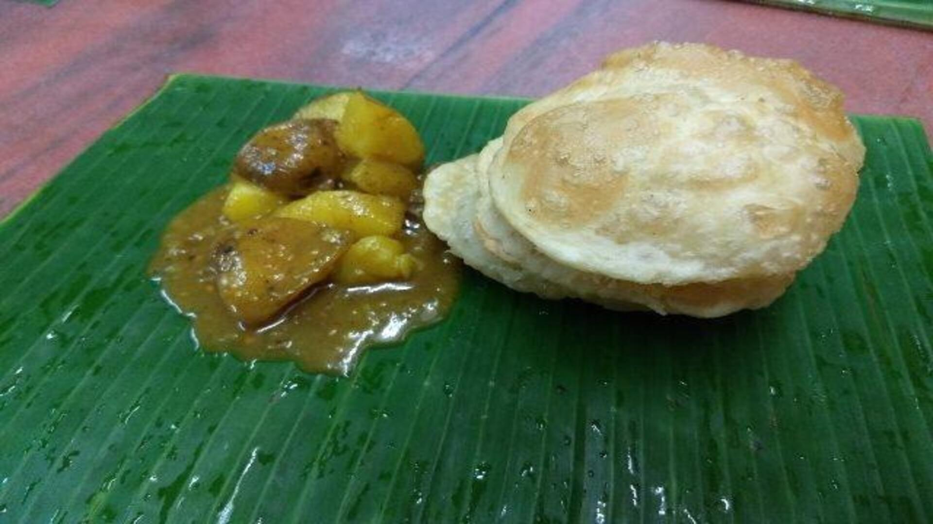 লুচি-ছোলার ডাল থেকে পেটাই পরোটা! মহালয়ার ভোরে চেখে দেখুন উত্তরের সেরা জলখাবার