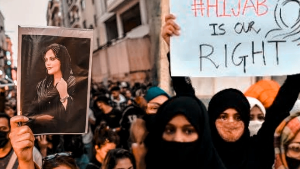 কর্নাটক থেকে ইরান, হিজাব বিতর্কই মেলালো দুই দেশের মুসলিম নারীদের?