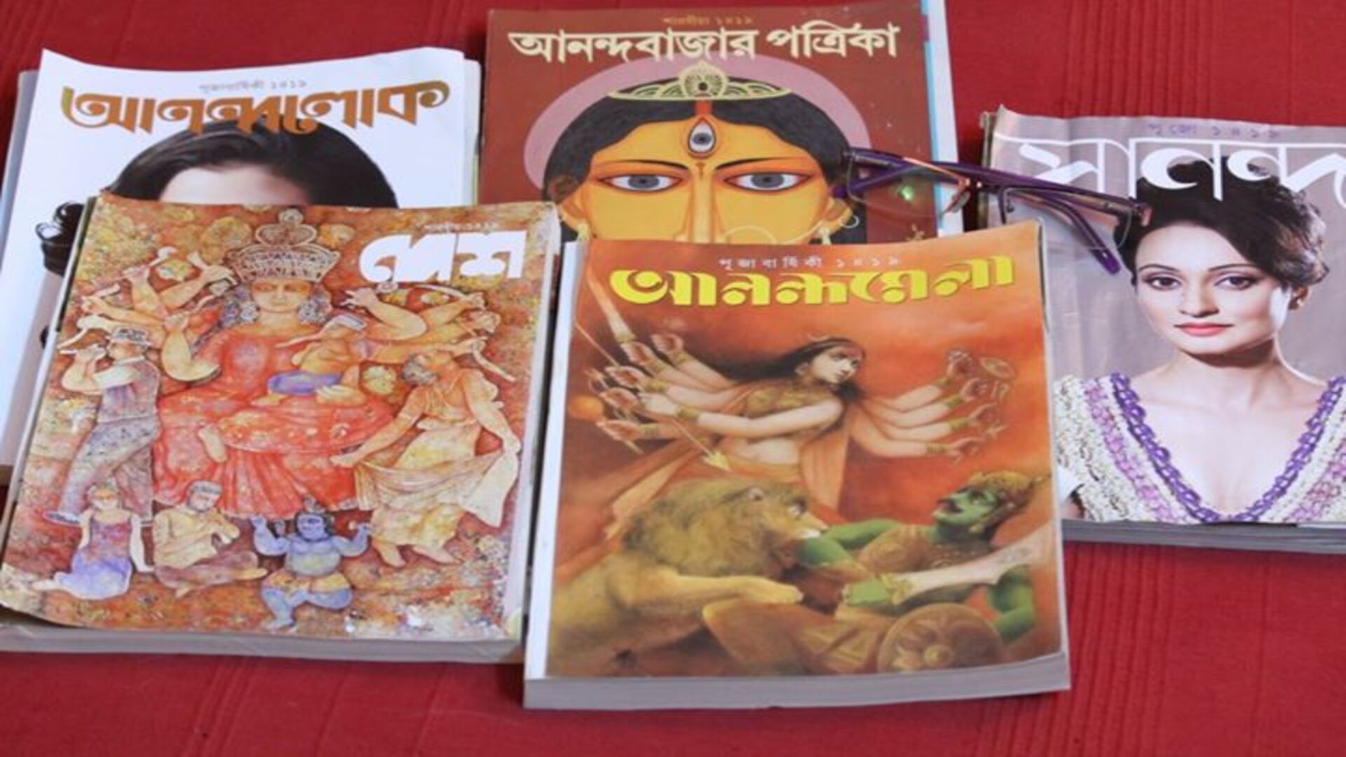 কালে কালে জৌলুস হারিয়েছে পুজোসংখ্যা? কী মত লেখকদের