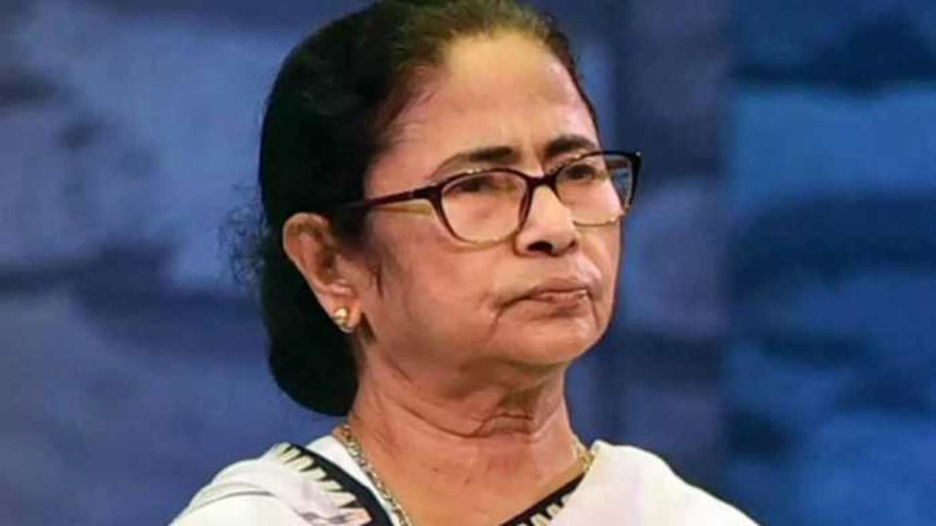 মমতার নীল-সাদা টিমে প্রথম একাদশে কারা? রিজার্ভ বেঞ্চে ঠাঁই যাঁদের