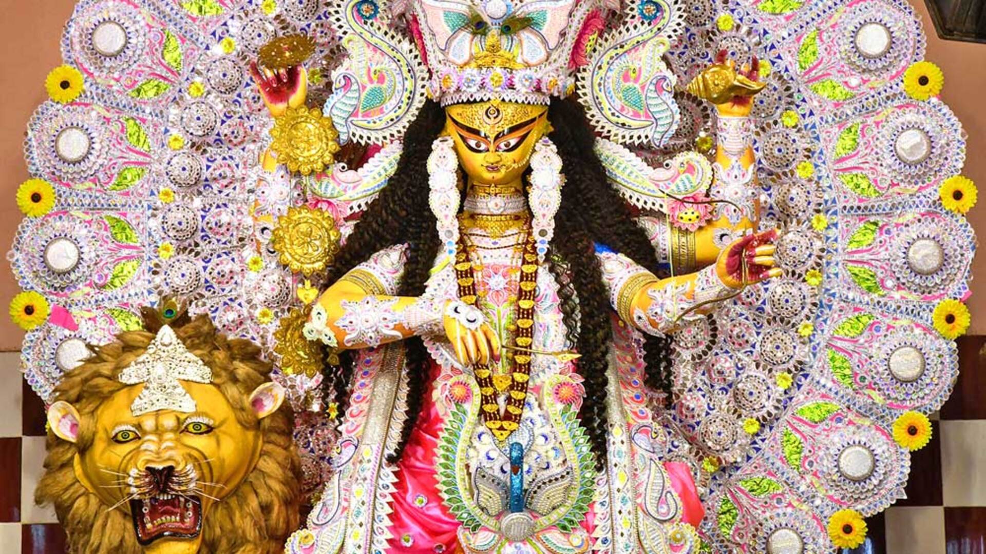 কৃষ্ণচন্দ্র দর্শন পেয়েছিলেন যোদ্ধাবেশী জগদ্ধাত্রীর! আজও অটুট যে কিংবদন্তি