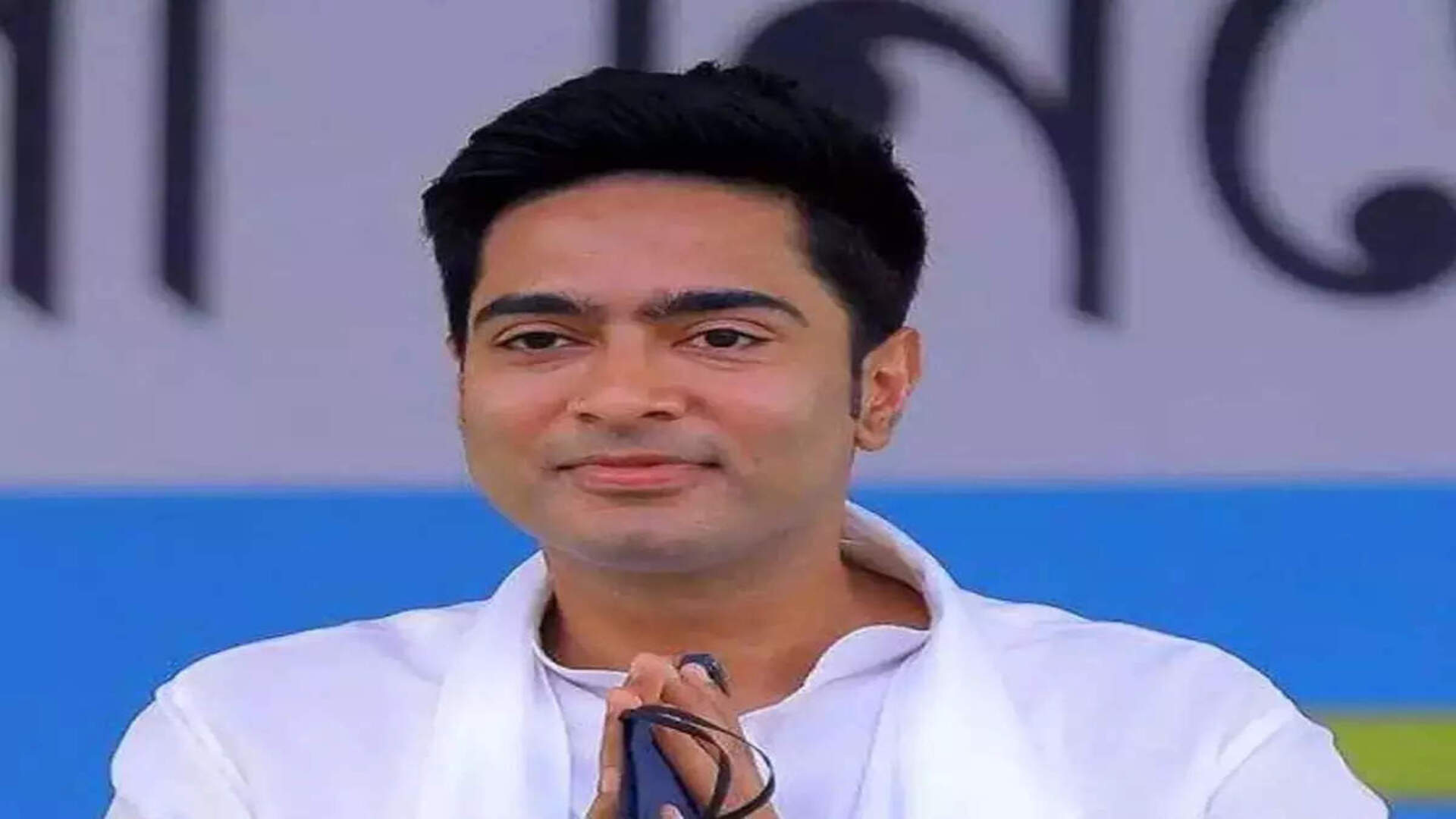অভিষেকের সম্পত্তির পরিমাণ ঠিক কত