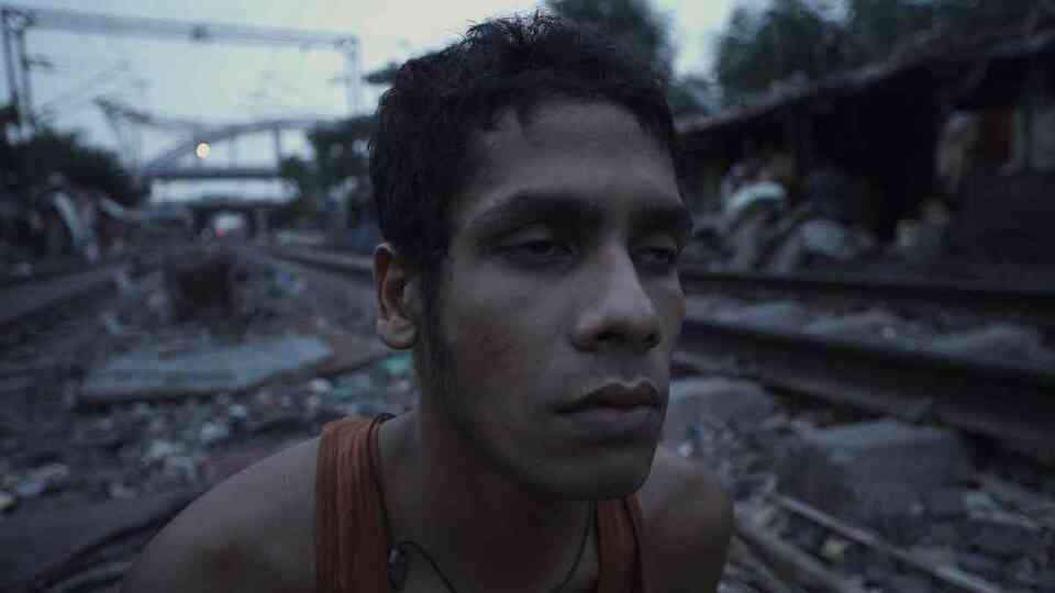 Film Review: জঞ্জালের স্তূপ, নেশাগ্রস্ত রোজনামচা! অন্য এক কলকাতার খোঁজ দেয় 'ঝিল্লি'
