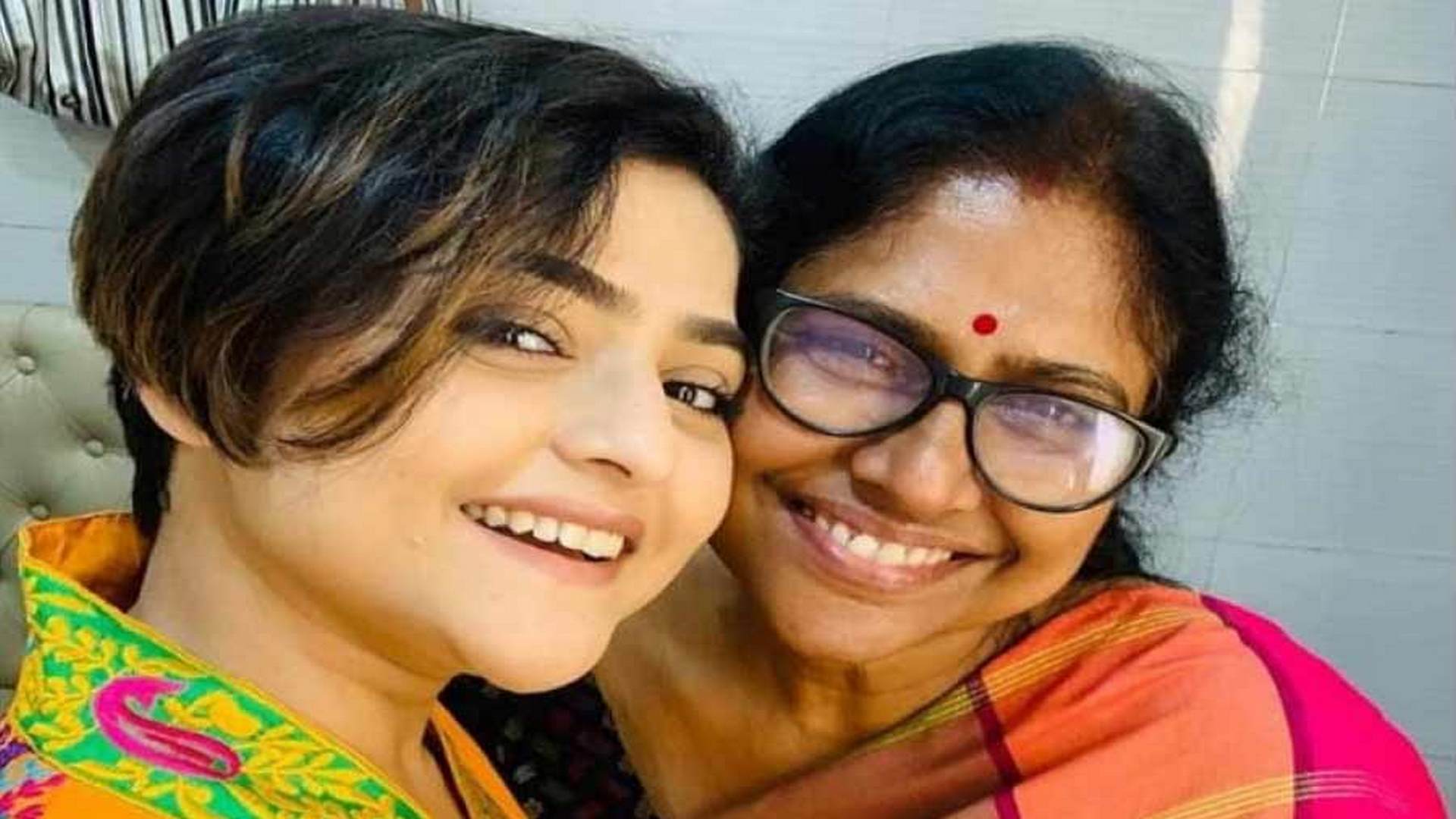 ছোট্ট ভুলেই মৃত্যু ঐন্দ্রিলার! কেন মারাত্মক এই অভিযোগ মায়ের?