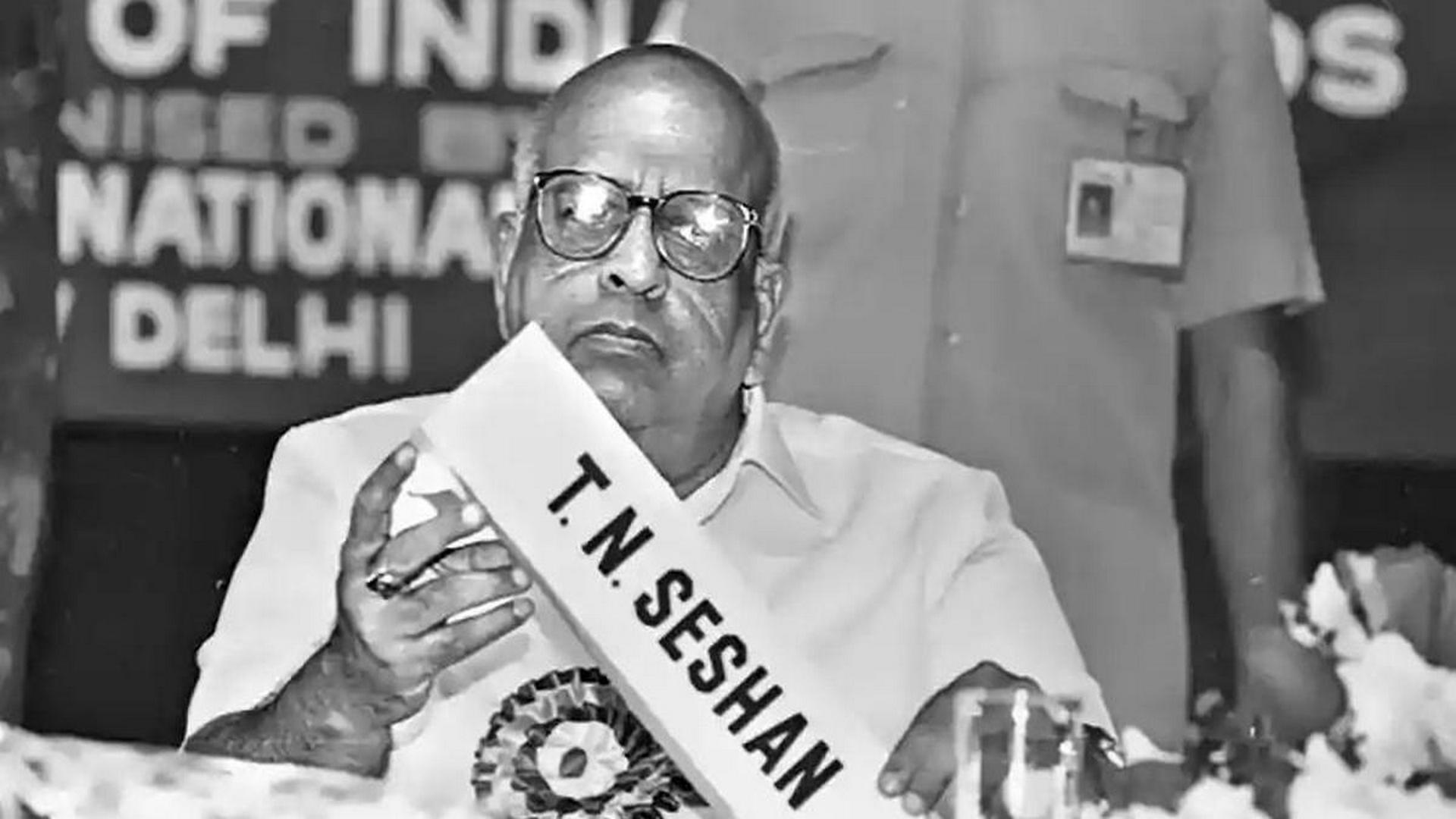 ব্রেকফাস্টে খেতেন নেতাদের, জ্যোতি বসু বলতেন 'পাগলা কুকুর'! কে ছিলেন আসলে টি এন শেষণ?