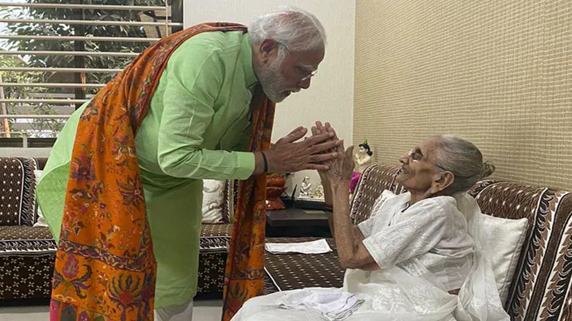 মোদির সংকটে 'পাশে আছি'! দেশকে ভালোবাসার নতুন পাঠ শেখাচ্ছেন রাহুল গান্ধী