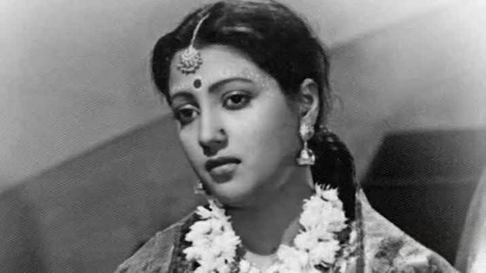 গৌরীপ্রসন্ন মজুমদারের কথায় প্রথম গানেই কিস্তিমাত, কেন হারিয়ে গেলেন ‘গায়িকা’ সুচিত্রা সেন