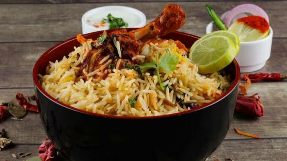 মুম্বইয়ে বসে ব্যাঙ্গালুরুর বিরিয়ানি খাওয়ার স্বাদ, জোম্যাটোর অর্ডারে তাজ্জব হবেন আপনিও