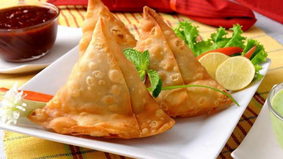 কেন এরকম ত্রিকোণ আকৃতি হয় সিঙ্গাড়ার? কারণ জানলে অবাক হবেন আপনিও