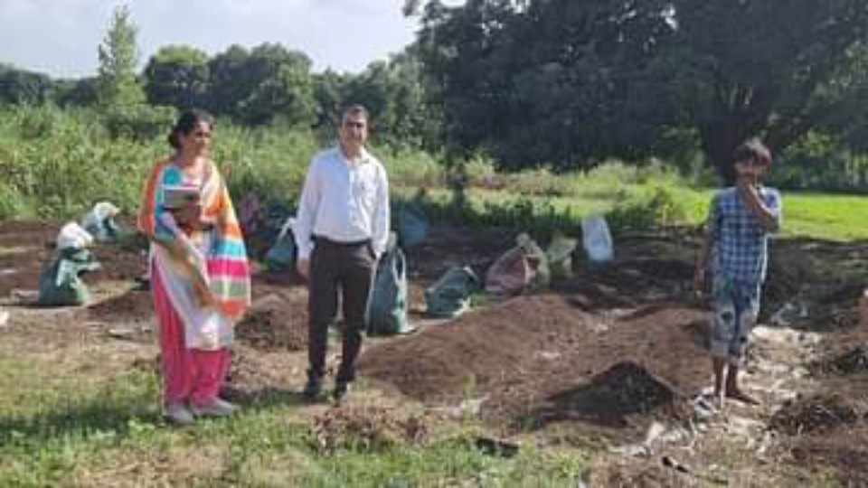 ফেলে দেওয়া বর্জ্য থেকেই কোটি কোটি টাকা, আয়ের চেষ্টায় অসাধ্য সাধন এই মহিলার