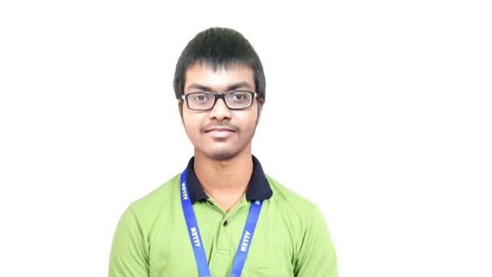 সাফল্য পেতে ছাড়েনি খেলাধুলা, কীভাবে JEE পরীক্ষায় ১০০ শতাংশ নম্বর পেল বাংলার ছেলেটি?