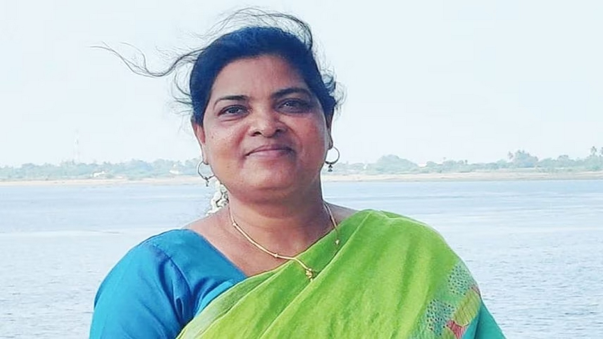 মেরুদণ্ড বিক্রি নেই! আদানির টাকায় আয়োজিত অনুষ্ঠানে পুরস্কার প্রত্যাখ্যান করলেন যে কবি...