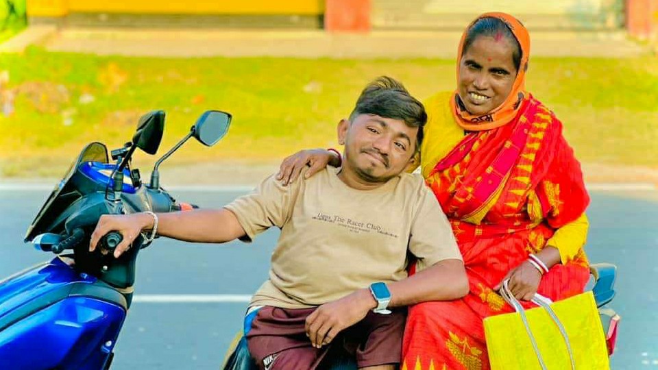 মা-বাবা দুজনেই সাফাইকর্মী, জীবনযুদ্ধে যেভাবে লড়াই জারি রেখেছিল ইউটিউবার অমিত মন্ডল