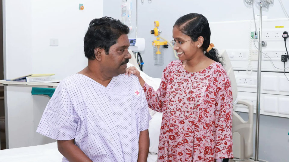 বাবাকে বাঁচাতে মাত্র ১৭ বছরেই অঙ্গদান! দেশের সর্বকনিষ্ঠ অঙ্গদাত্রী হিসেবে যে নজির দেবনন্দার