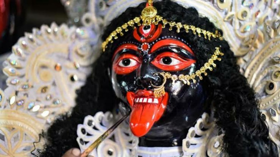 কখনও দক্ষিণা, কখনও শ্মশান, কখনও আবার রক্ষাকালী, কেন ভিন্ন ভিন্ন নামে পূজিতা হন দেবী?