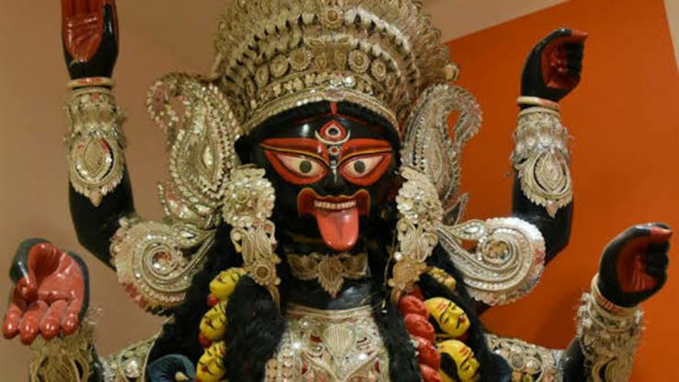 চুলের মুঠি ধরে চরম শিক্ষা দিয়েছিলেন শিল্পীকে! আজও বিস্ময় সাত’শ বছরের পুরনো বর্ধমানের বড়মা