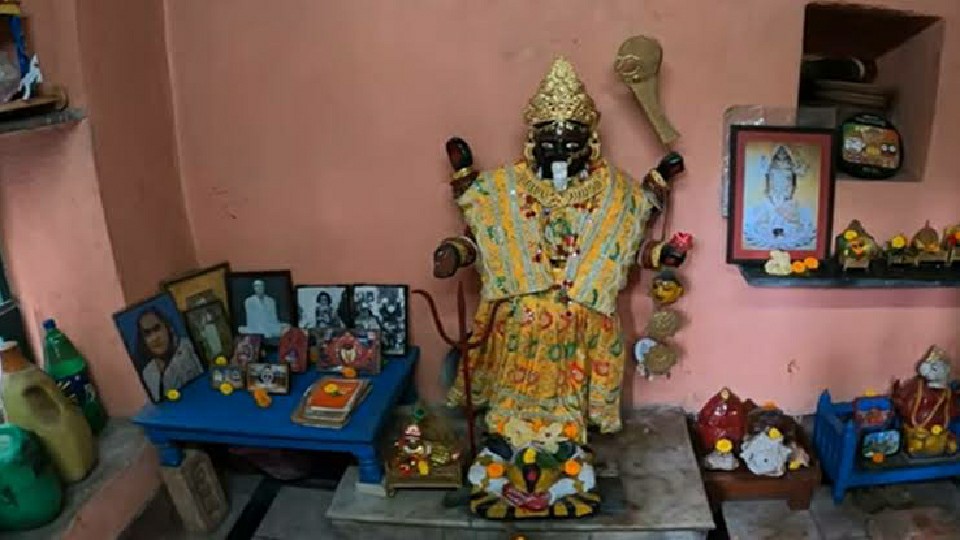 প্রতিষ্ঠা করেন সাধক বামাক্ষ্যাপা, পাথর কিংবা মাটি নয়, বাংলার কোথায় রয়েছে এই কাঠের কালী?
