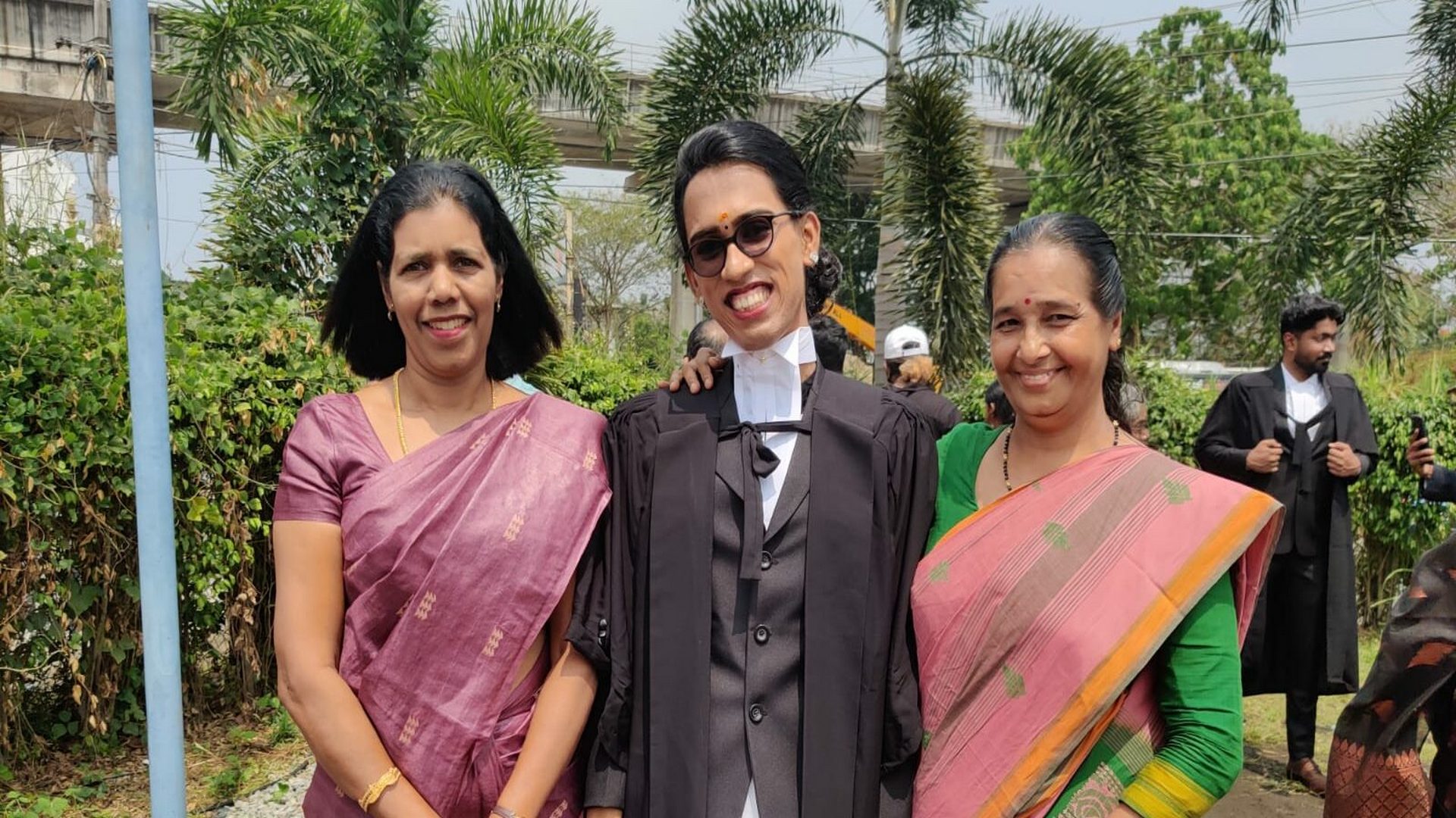 সংবিধানই অস্ত্র! লক্ষ লক্ষ মানুষকে পথ দেখাচ্ছেন কেরলের প্রথম রূপান্তরকামী আইনজীবী!
