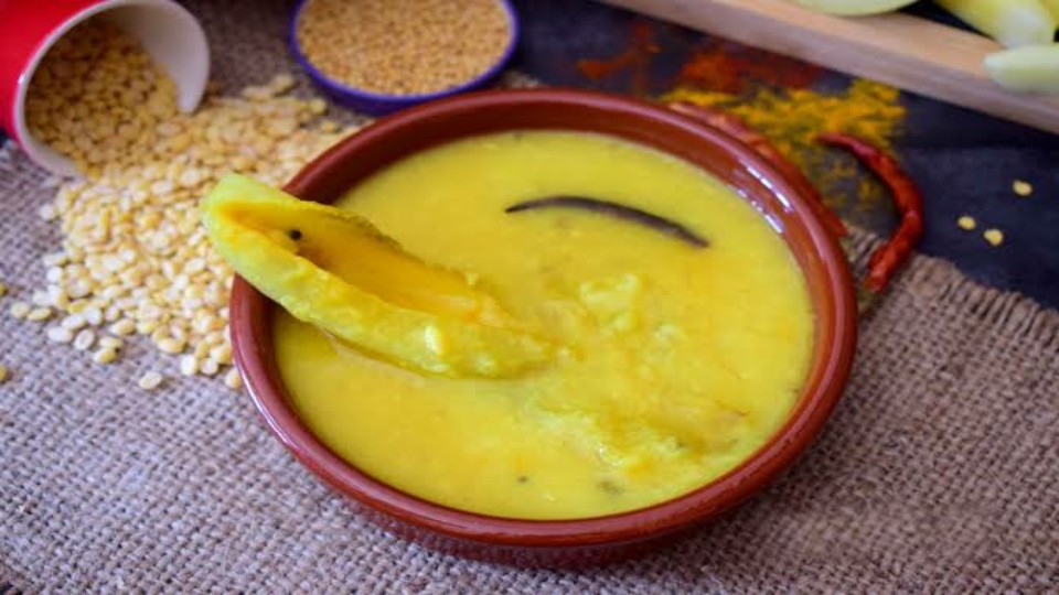 টক ডাল থেকে মাছের টক, চাঁদিফাটা গরমে আজও বাঙালির ভরসা এই চিরন্তন রান্নাগুলি