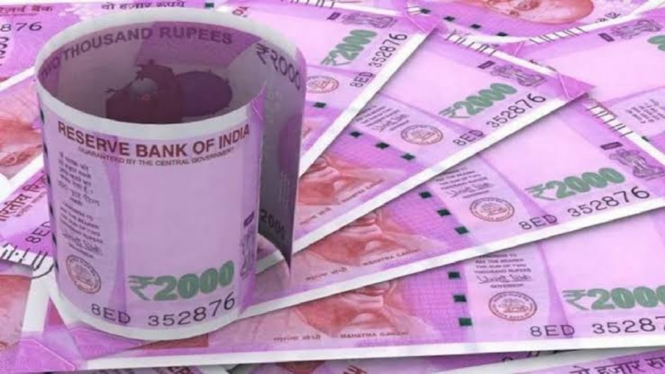 নোটবন্দির জুজু, কেন হঠাৎ দু'হাজারের নোট তুলে নিচ্ছে RBI?