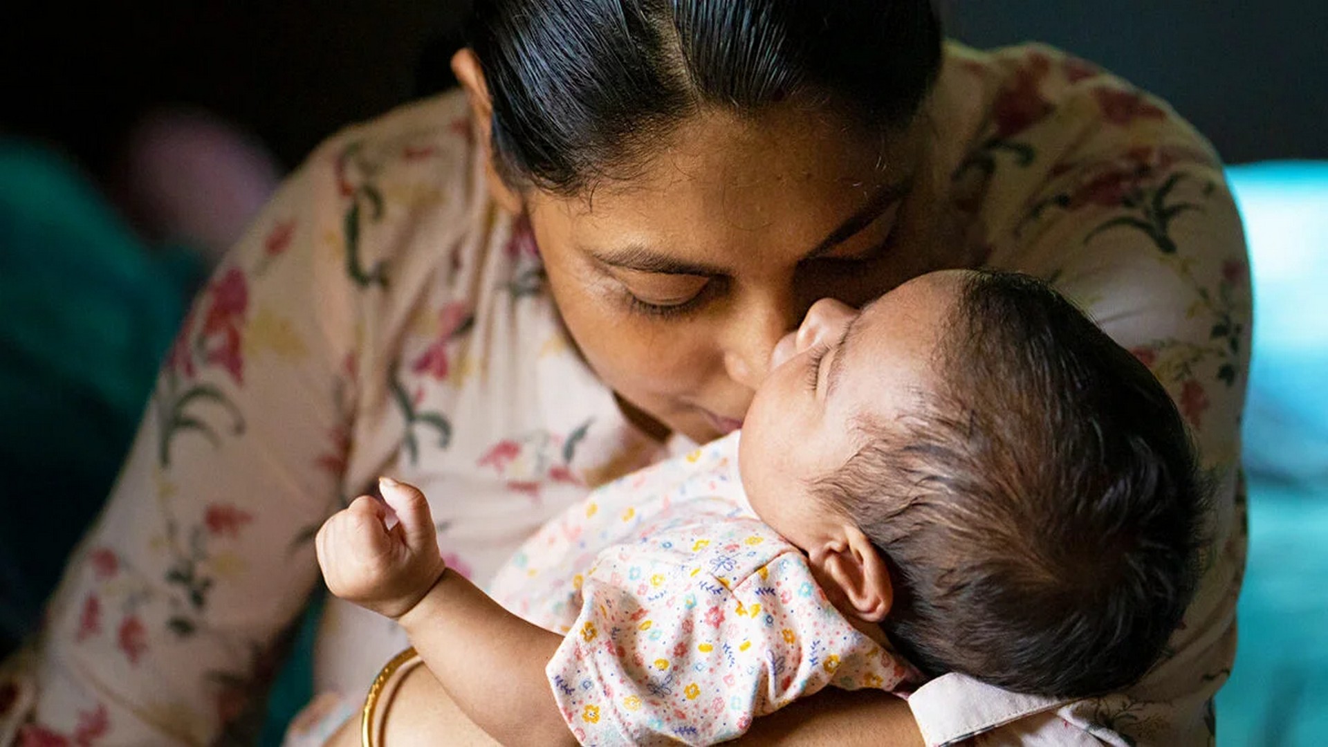 মায়ের গন্ধ, হারানো মানুষের গন্ধ সত্যিই আলাদা? শরীরের গন্ধ দিয়ে কীভাবে মানুষ চেনা যায়?