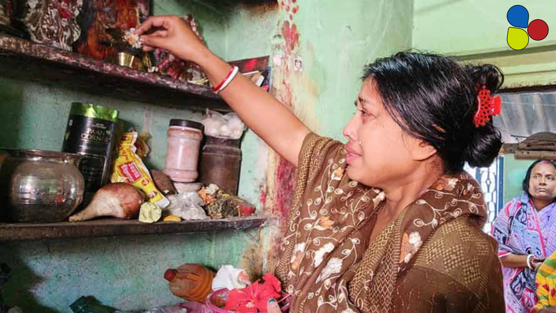"স্নান করে নিস কিন্তু" : সুড়ঙ্গ থেকে বেরিয়ে আসা বাংলার শ্রমিককে বললেন মা