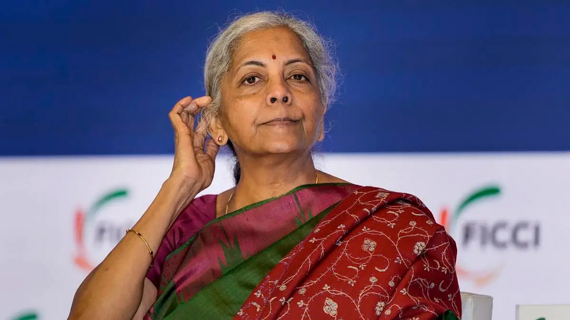 নির্বাচনে লড়ার টাকা নেই খোদ অর্থমন্ত্রী নির্মলার! সম্পত্তির খতিয়ান বলছে যে কথা